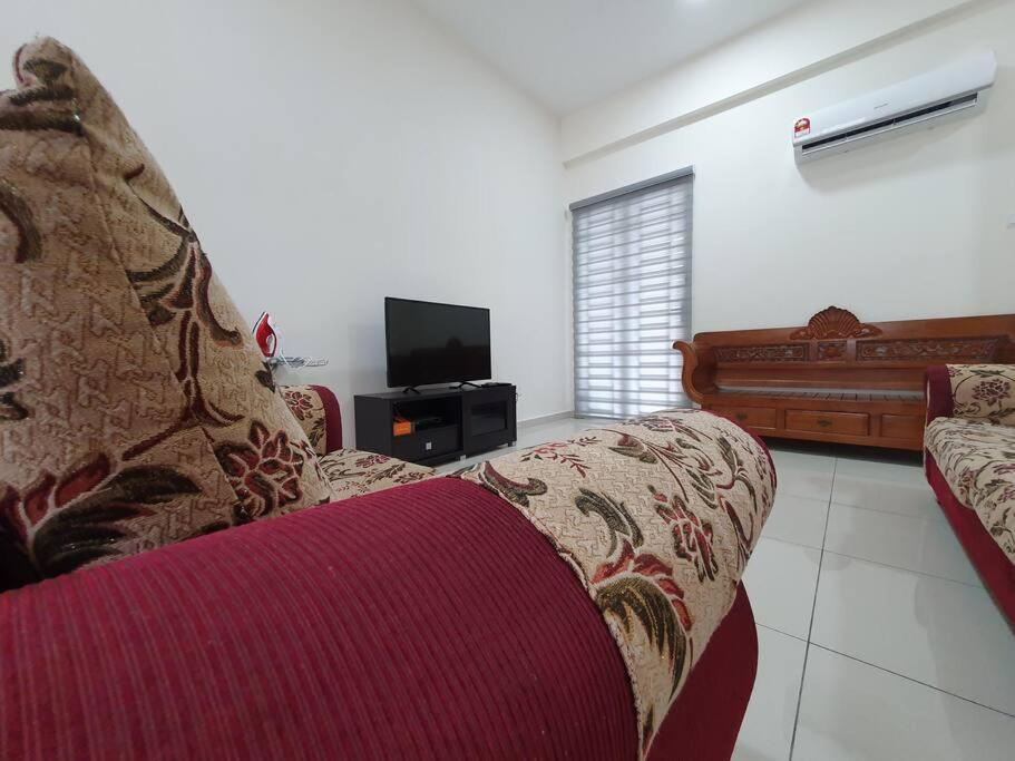 3Storey House 13Pax Family Suite บายันเลอปาส ภายนอก รูปภาพ